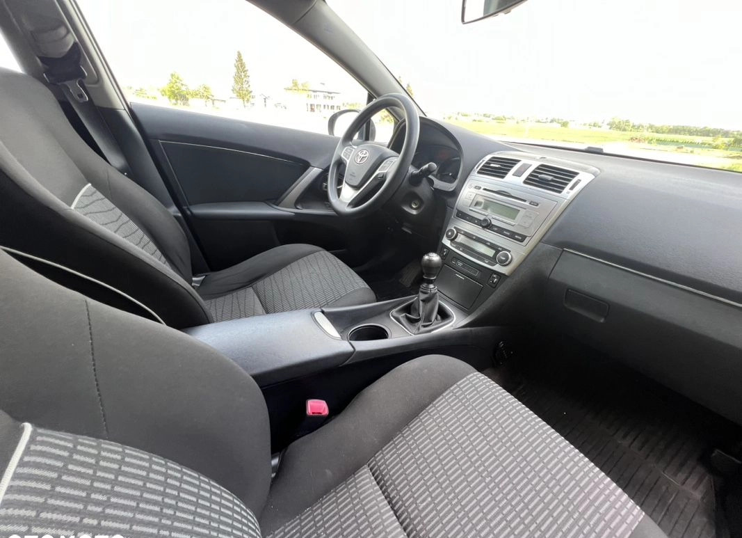 Toyota Avensis cena 37900 przebieg: 189600, rok produkcji 2012 z Ciechanów małe 79